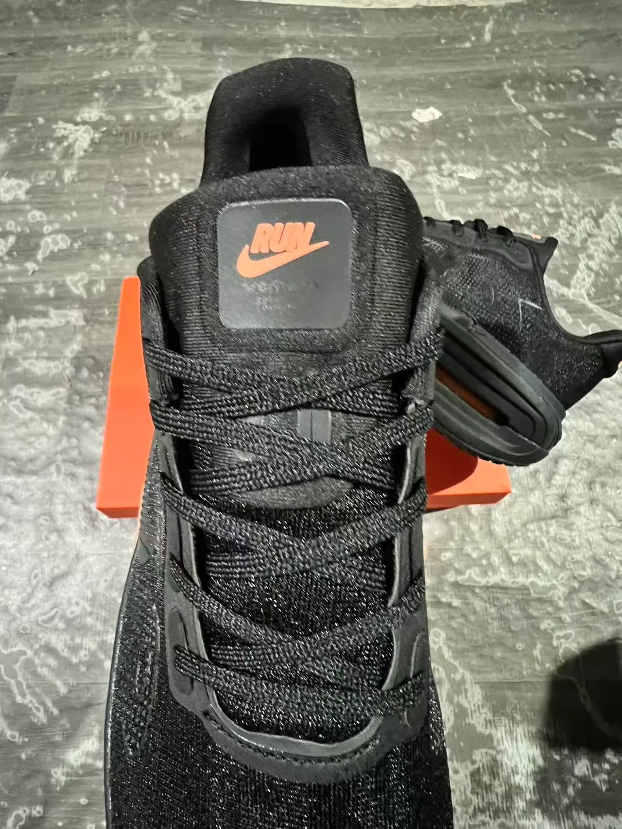 Nike Chaussures Lifestyle Noir et Orange avec upper en tricot Air Zoom exposé 4