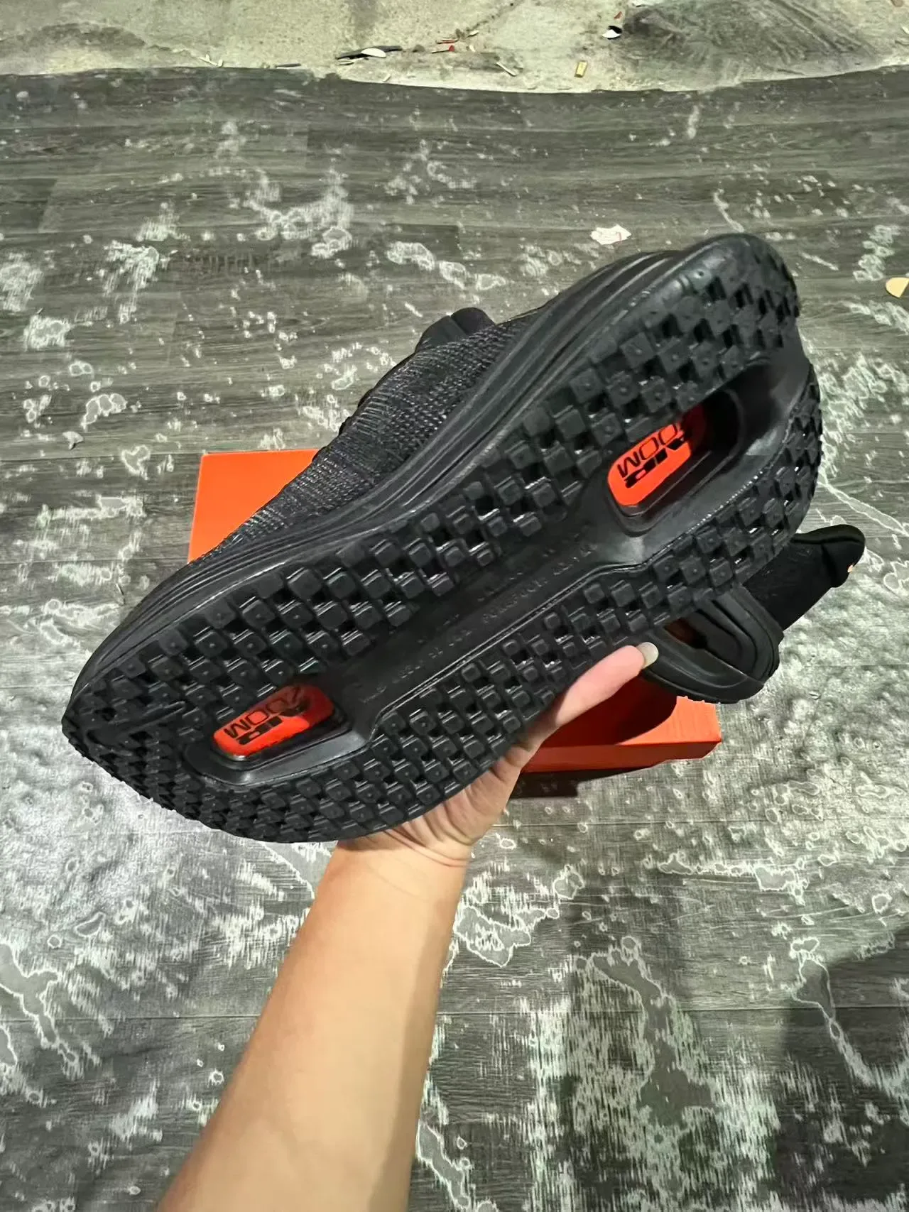 Nike Chaussures Lifestyle Noir et Orange avec upper en tricot Air Zoom exposé 6