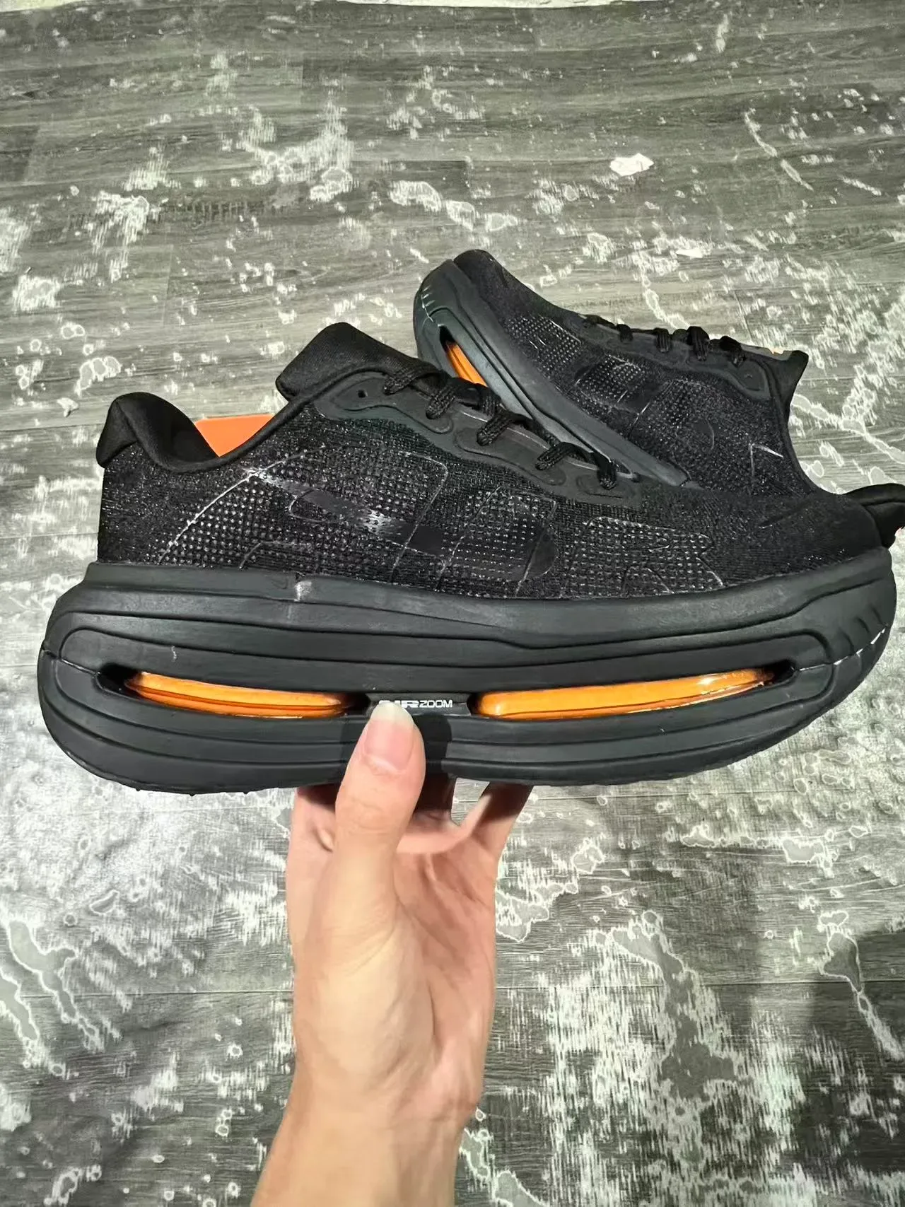 Nike Chaussures Lifestyle Noir et Orange avec upper en tricot Air Zoom exposé 7