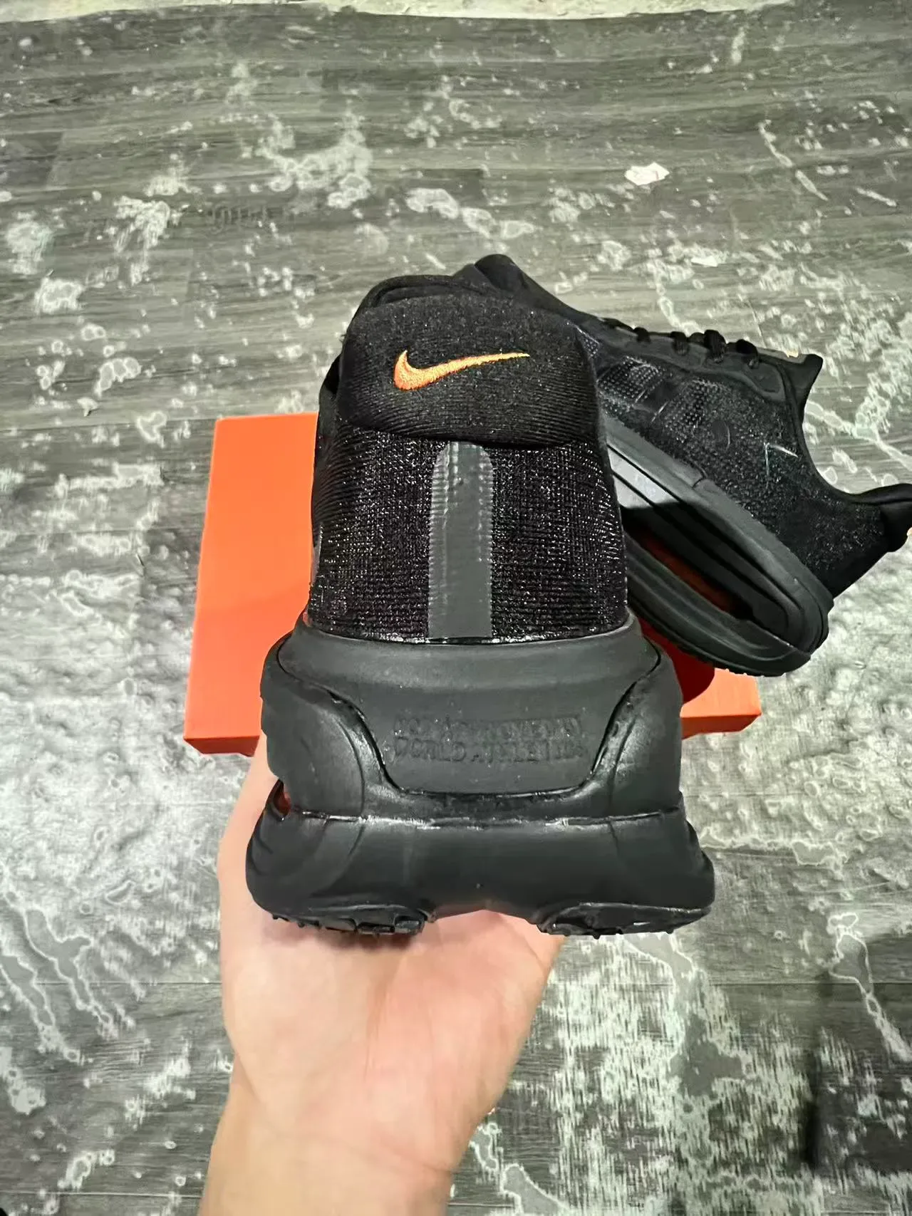 Nike Chaussures Lifestyle Noir et Orange avec upper en tricot Air Zoom exposé 8