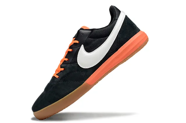 Nike Chaussures de football indoor en suède et maille noir et orange basses 2