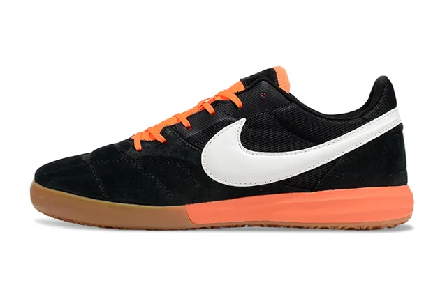 Nike Chaussures de football indoor en suède et maille noir et orange basses 7