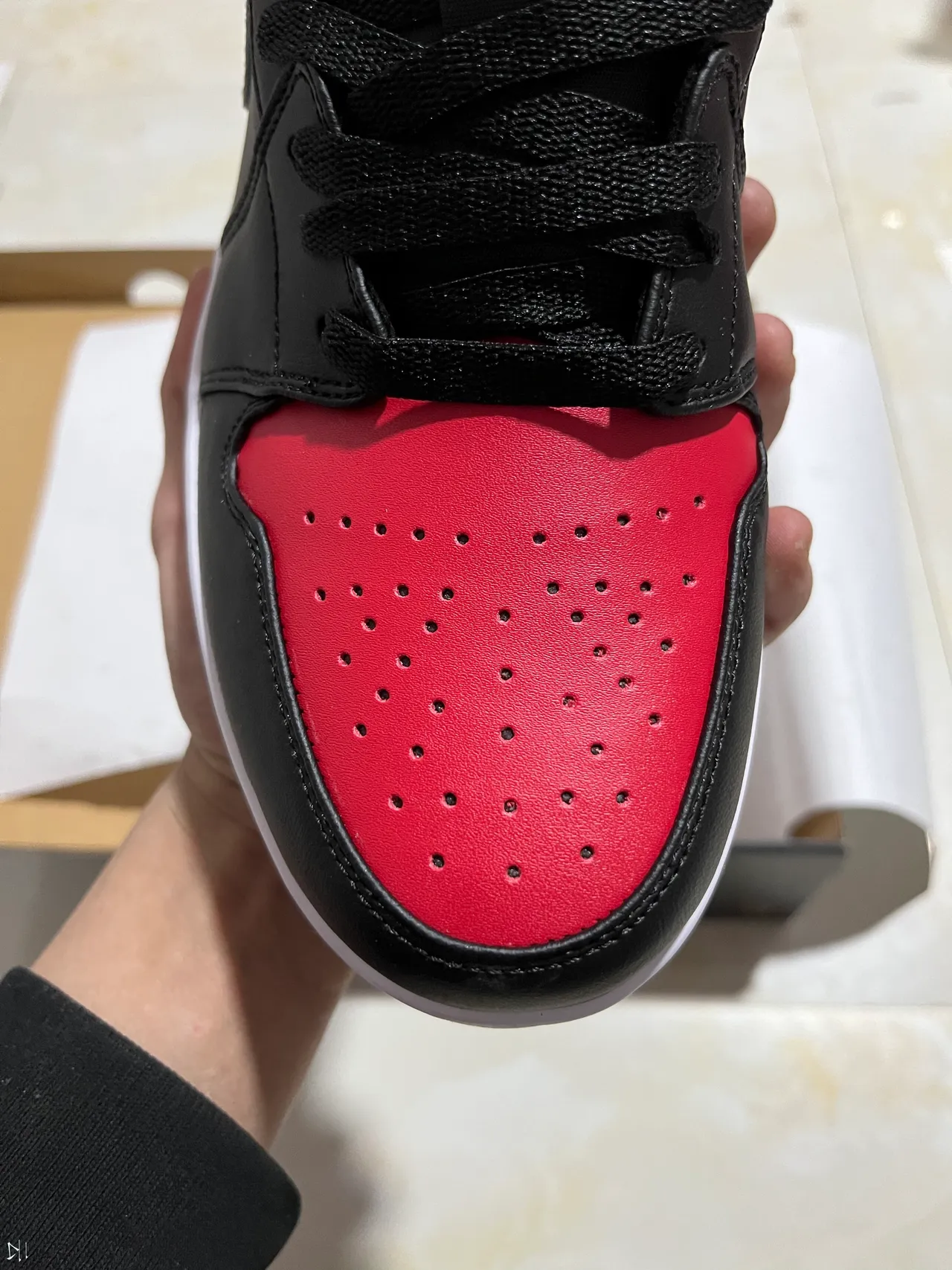 Nike Black Red Low-Top Silhouette Leather Upper Basketball Shoes 3