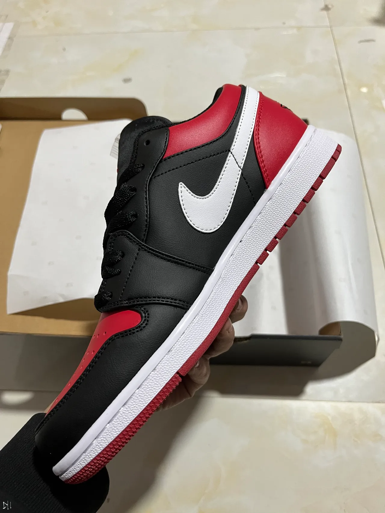 Nike Black Red Low-Top Silhouette Leather Upper Basketball Shoes 4