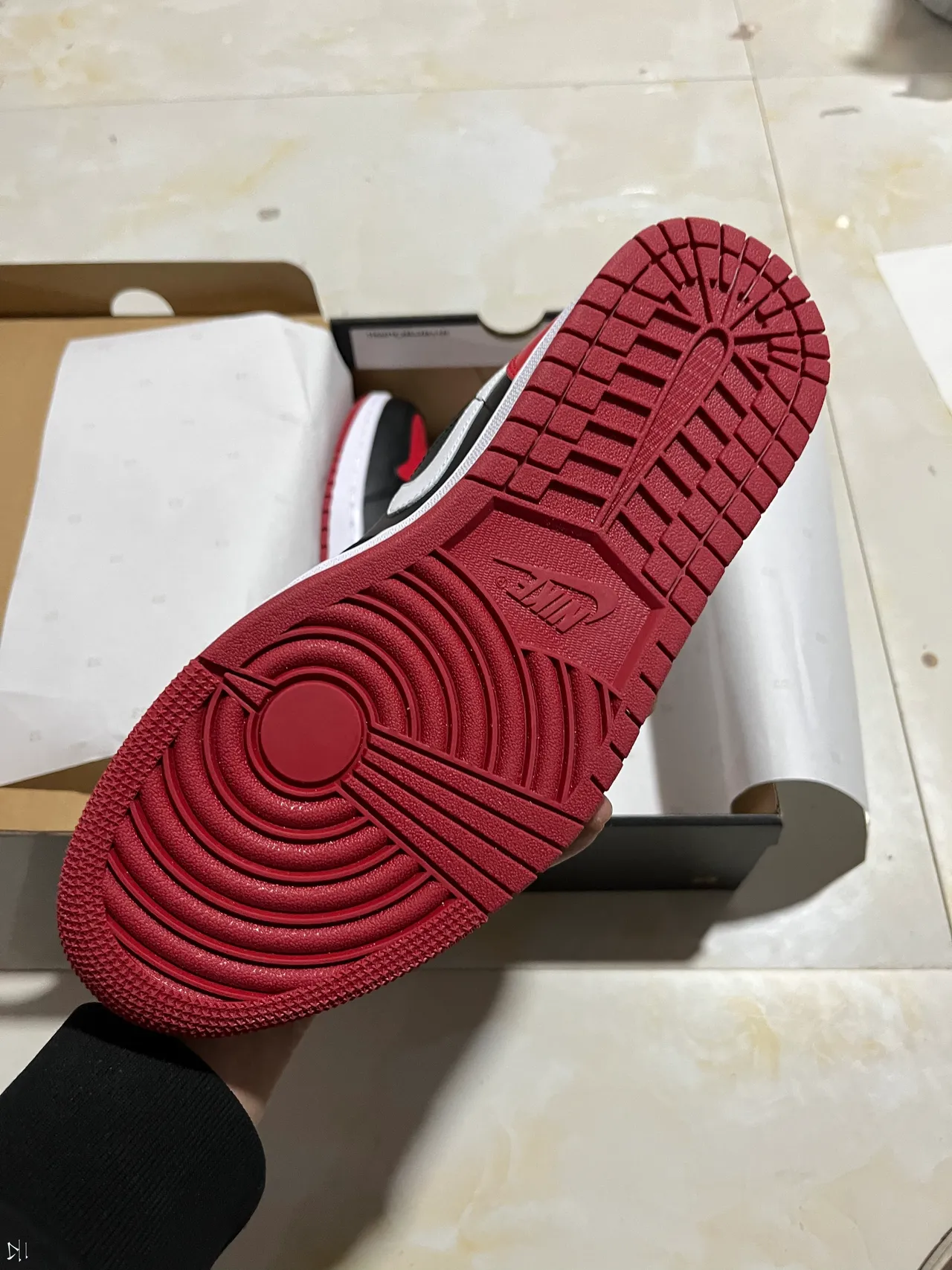 Nike Black Red Low-Top Silhouette Leather Upper Basketball Shoes 5
