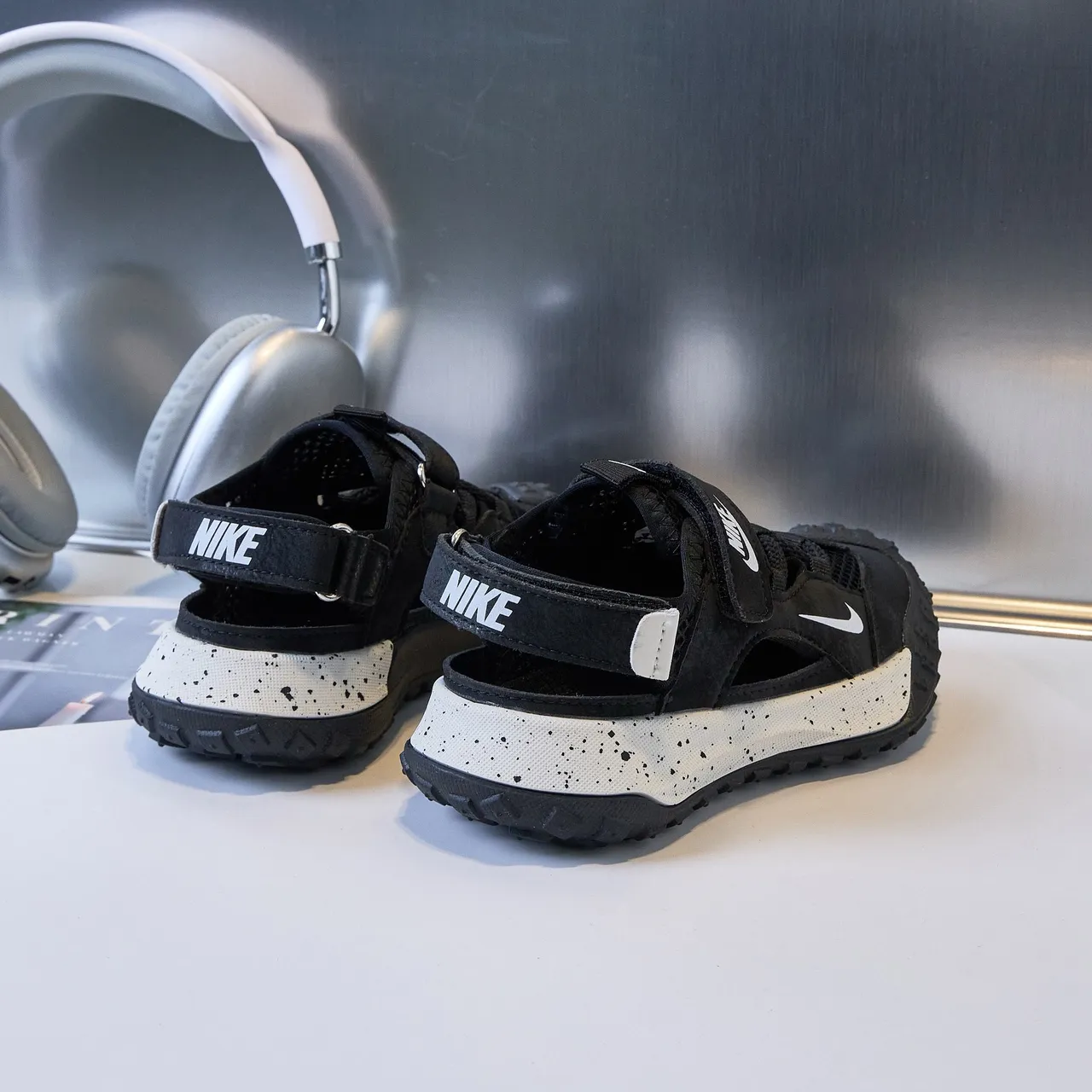 Nike Noir Blanc Ajustable Sangle Velcro Supérieure Maille Sandales Casual 20