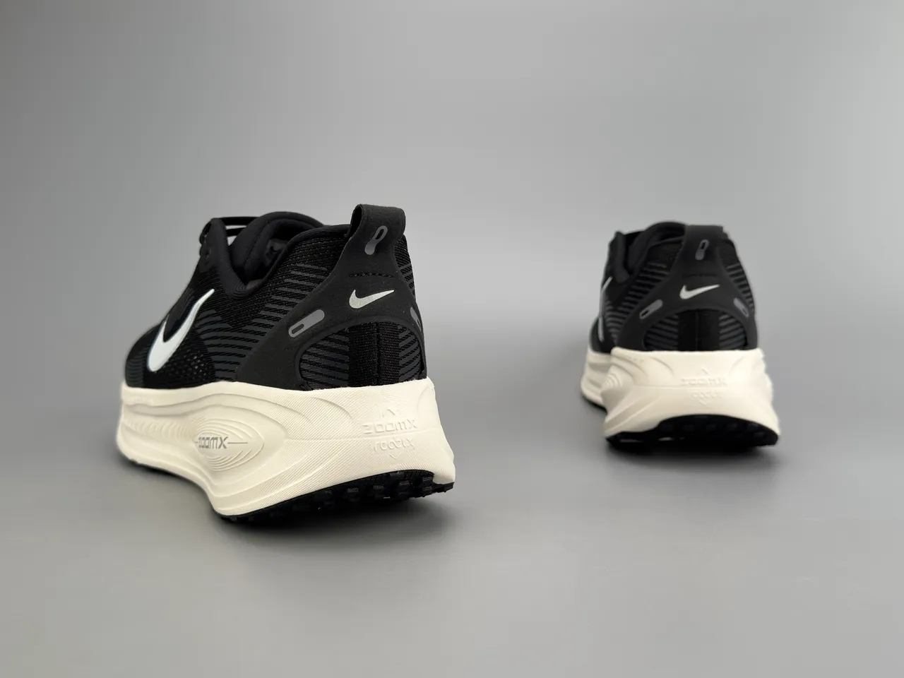 Nike Black White Engineered Mesh Upper Full-Length ZoomX Midsole Running Shoes 6
