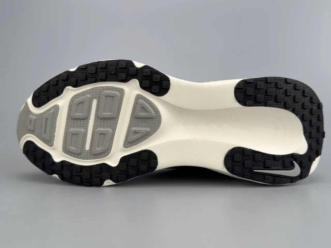 Nike Black White Engineered Mesh Upper Full-Length ZoomX Midsole Running Shoes 8