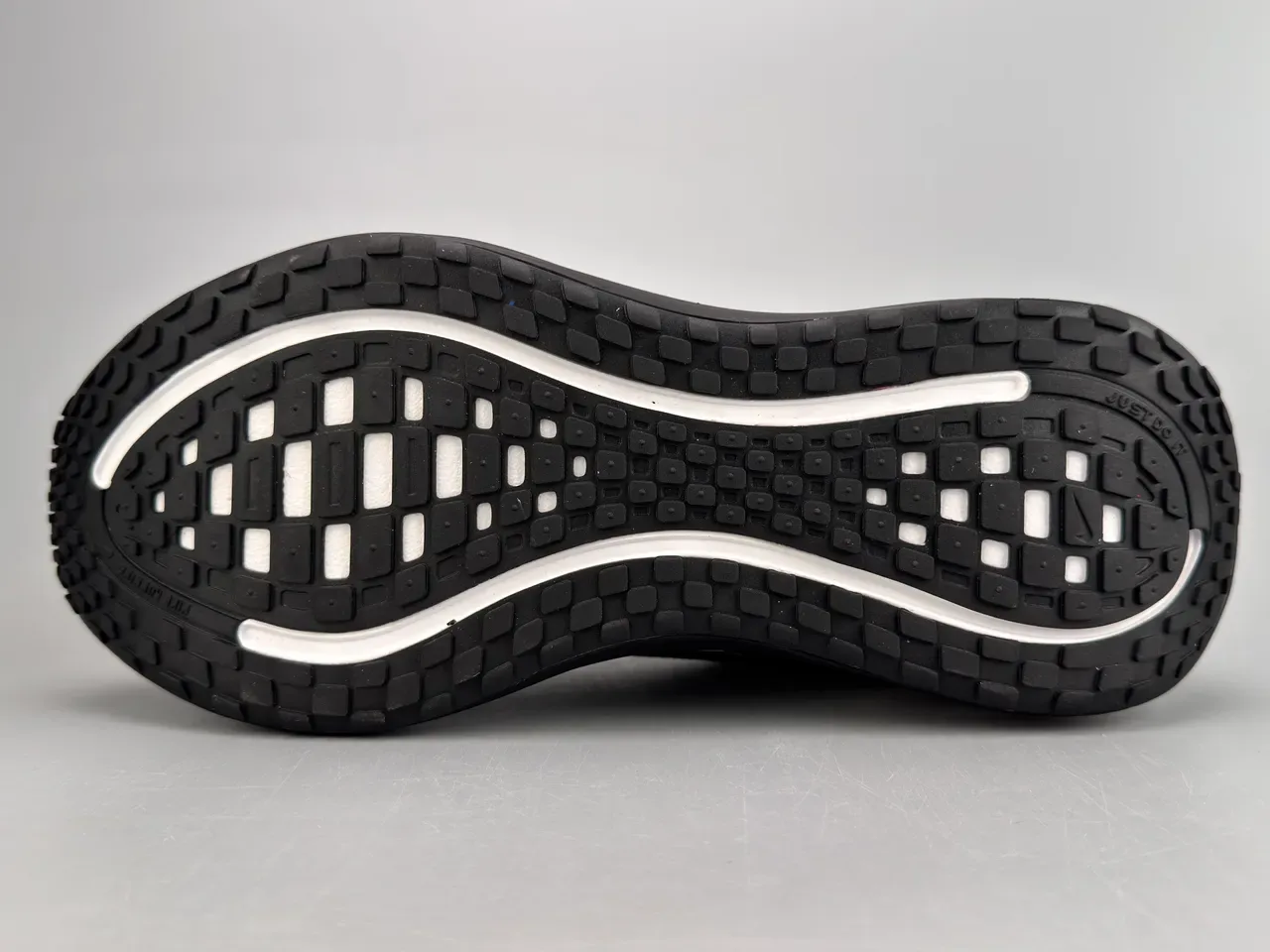 Nike Black White Layered Wave-Shaped Synthetic Cage Open Mesh Upper Sneakers 8