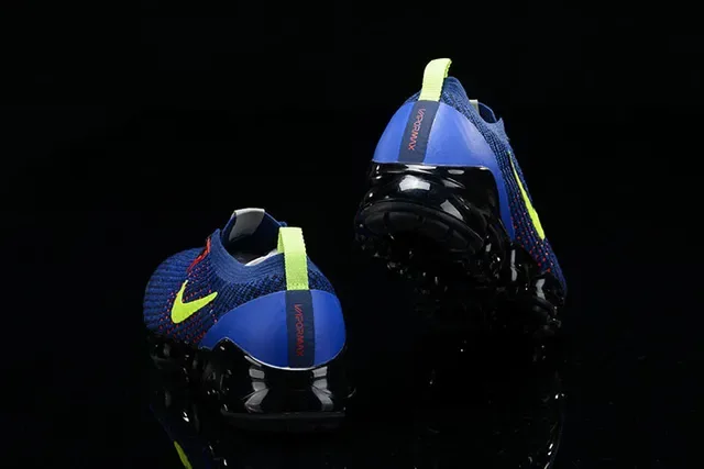 Nike Tênis de corrida com upper de knit azul e verde Air Cushioning visível 9