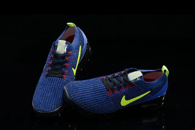 Nike Tênis de corrida com upper de knit azul e verde Air Cushioning visível 10