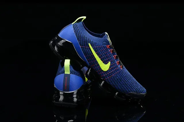 Nike Tênis de corrida com upper de knit azul e verde Air Cushioning visível 11