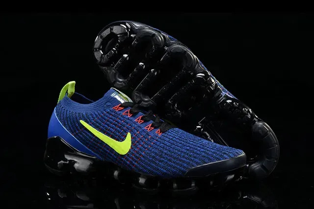 Nike Tênis de corrida com upper de knit azul e verde Air Cushioning visível 13