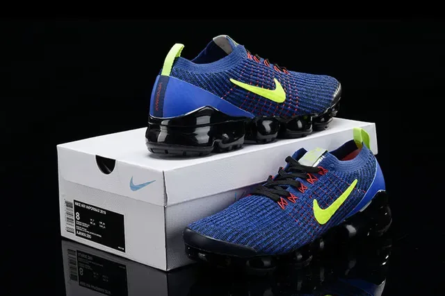 Nike Tênis de corrida com upper de knit azul e verde Air Cushioning visível 16