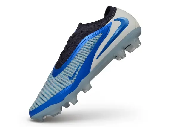 Nike Chaussures de football bleu blanc upper knit integrated cage overlay terrain ferme 3