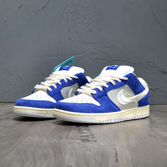 Nike Chaussures de skateboard à talon bas en suédé et cuir bleu et blanc 4