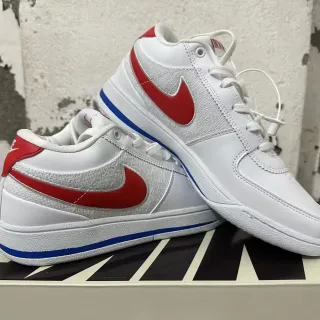Nike Court Legacy Low सफेद लाल नीला जीवनशैली स्नीकर