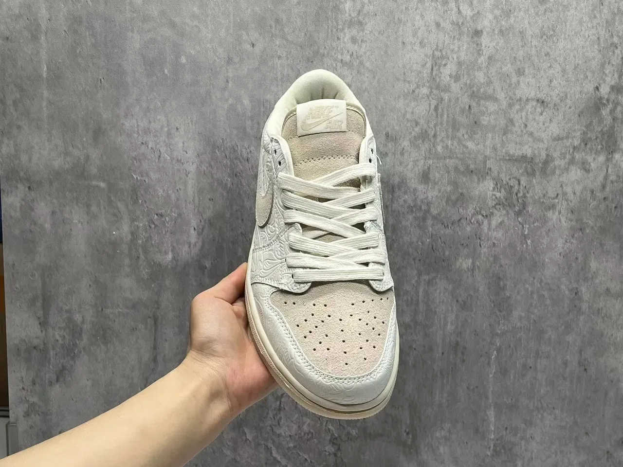 Nike Dunk Low Embossed Floral Beige Lifestyle Sneakers 2