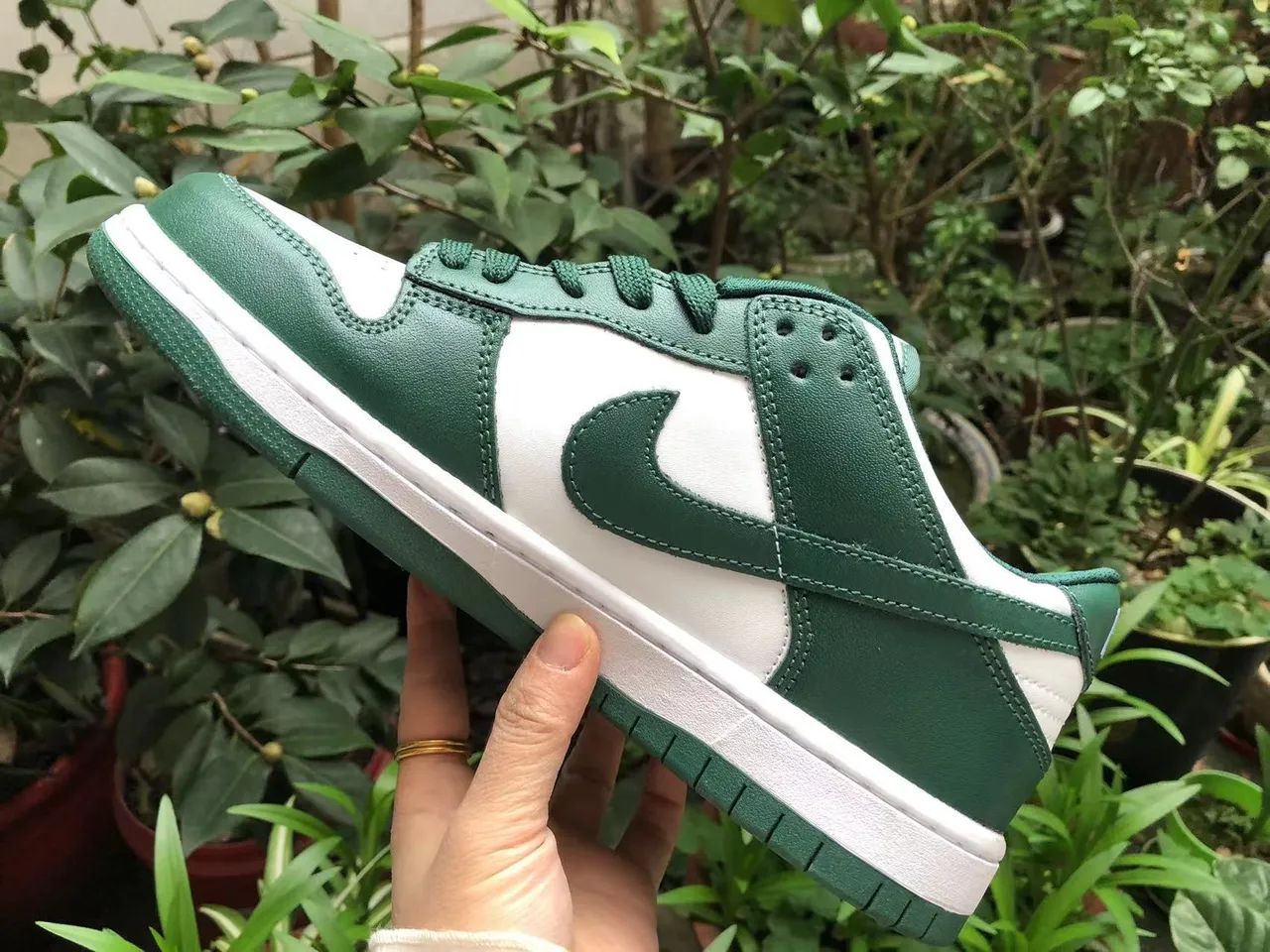 Nike Dunk Low Green and White Lifestyle Sneakers 3
