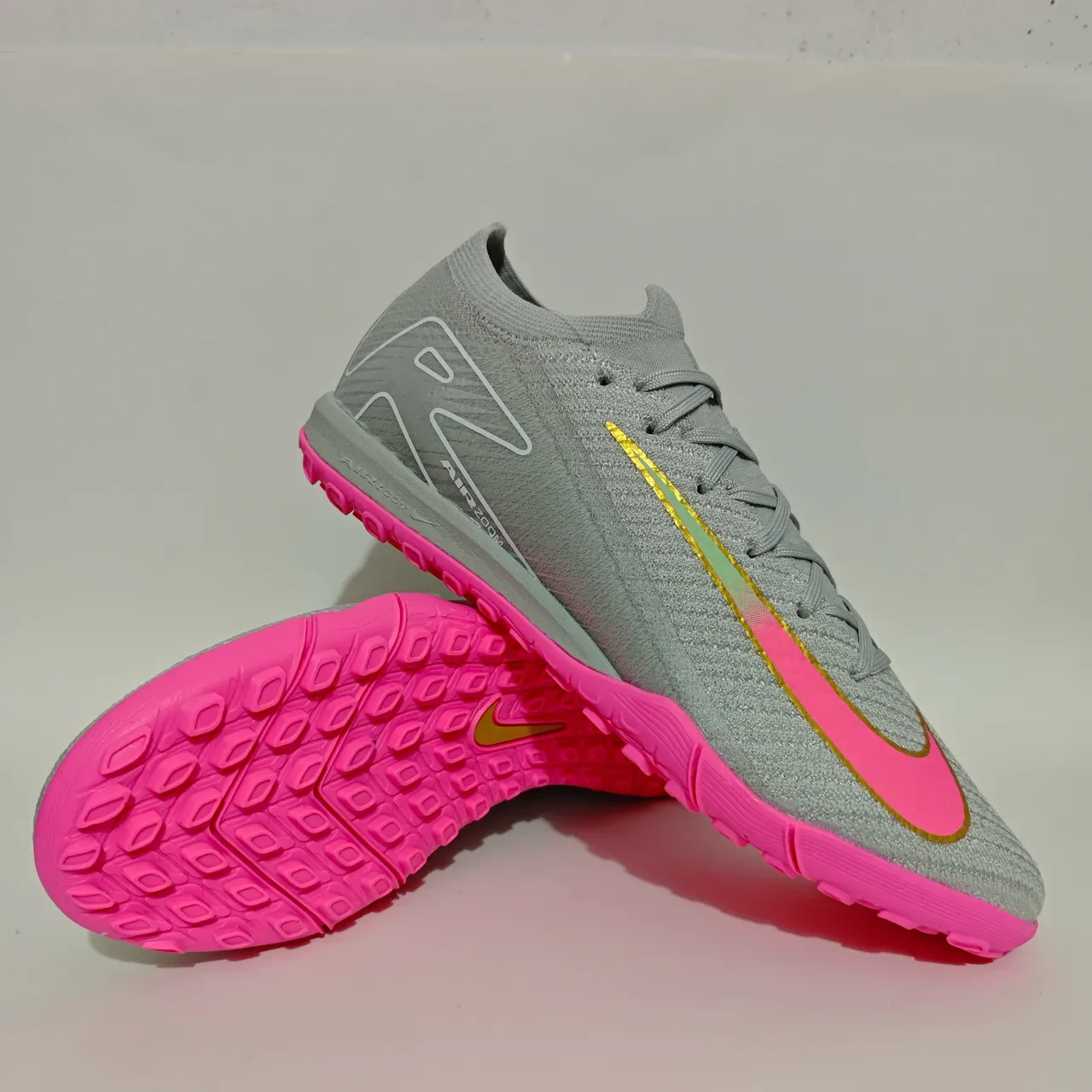 Nike Gray Pink Knit Upper Low-Cut Collar Indoor Soccer Shoes 11