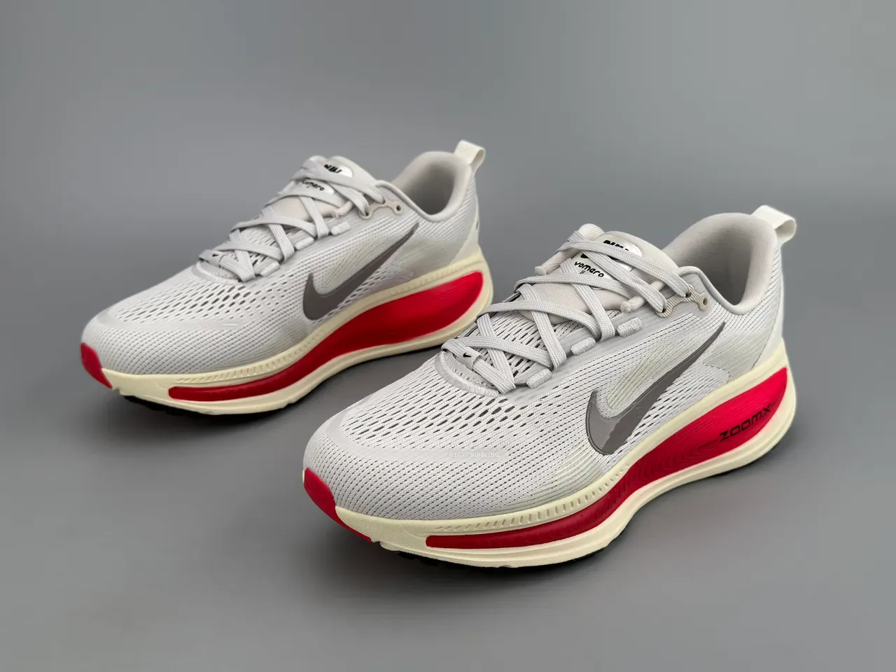 Nike Gray Red Engineered Mesh Upper Visible ZoomX Cushioning Window Running Shoes 8
