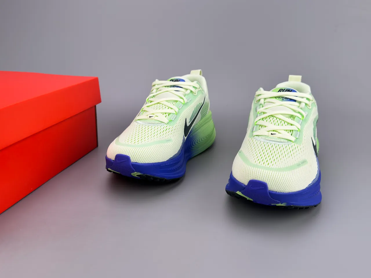 Nike Green Blue Engineered Knit Upper Gradient Midsole Running Shoes 3