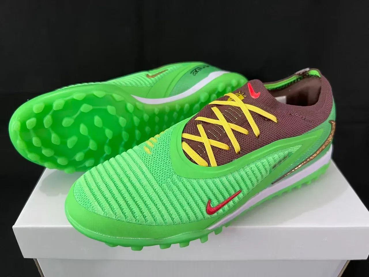 Nike Vert Marron Knit Upper Molded TPU Cage Turf Chaussures de football 3
