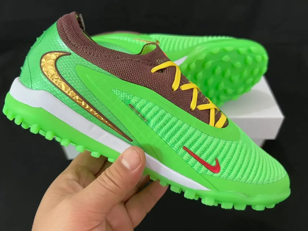 Nike Vert Marron Knit Upper Molded TPU Cage Turf Chaussures de football 6