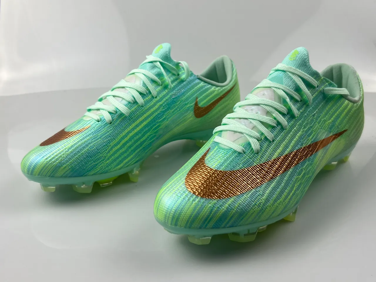 Nike Green Gold Textured Knit Upper Metallic Swoosh Firm-Ground Soccer Shoes 2