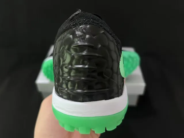 Nike Gripknit Turf Noir et Vert Néon Chaussures de football 10