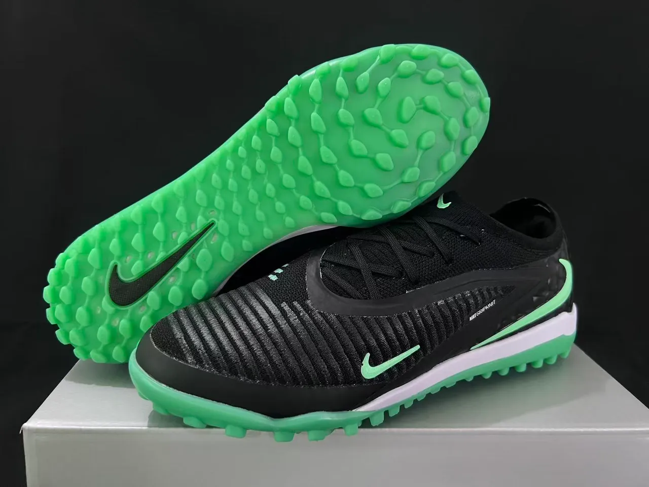 Nike Gripknit Turf Noir et Vert Néon Chaussures de football 15