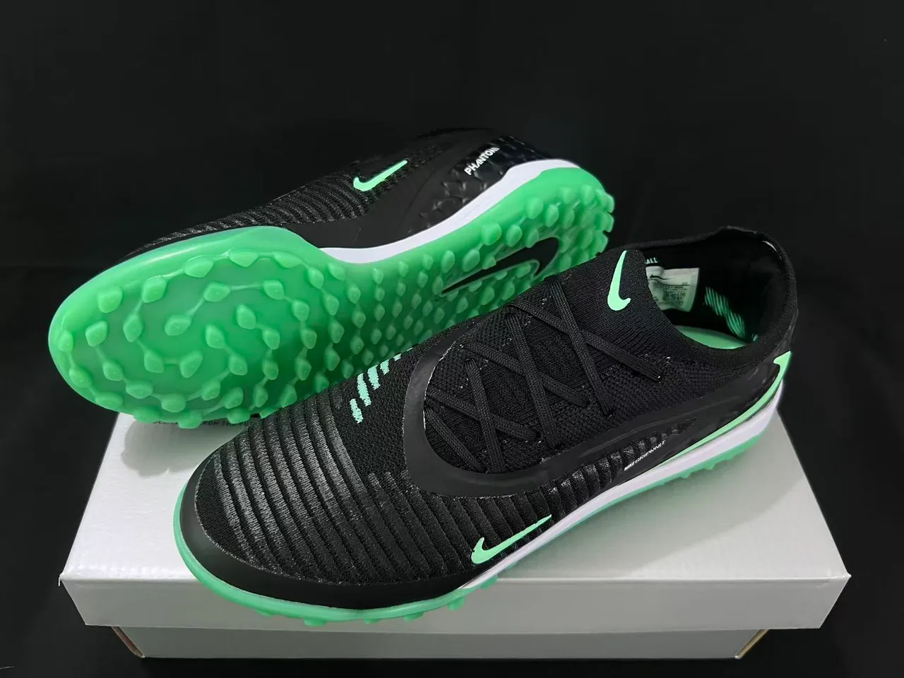 Nike Gripknit Turf Noir et Vert Néon Chaussures de football 16