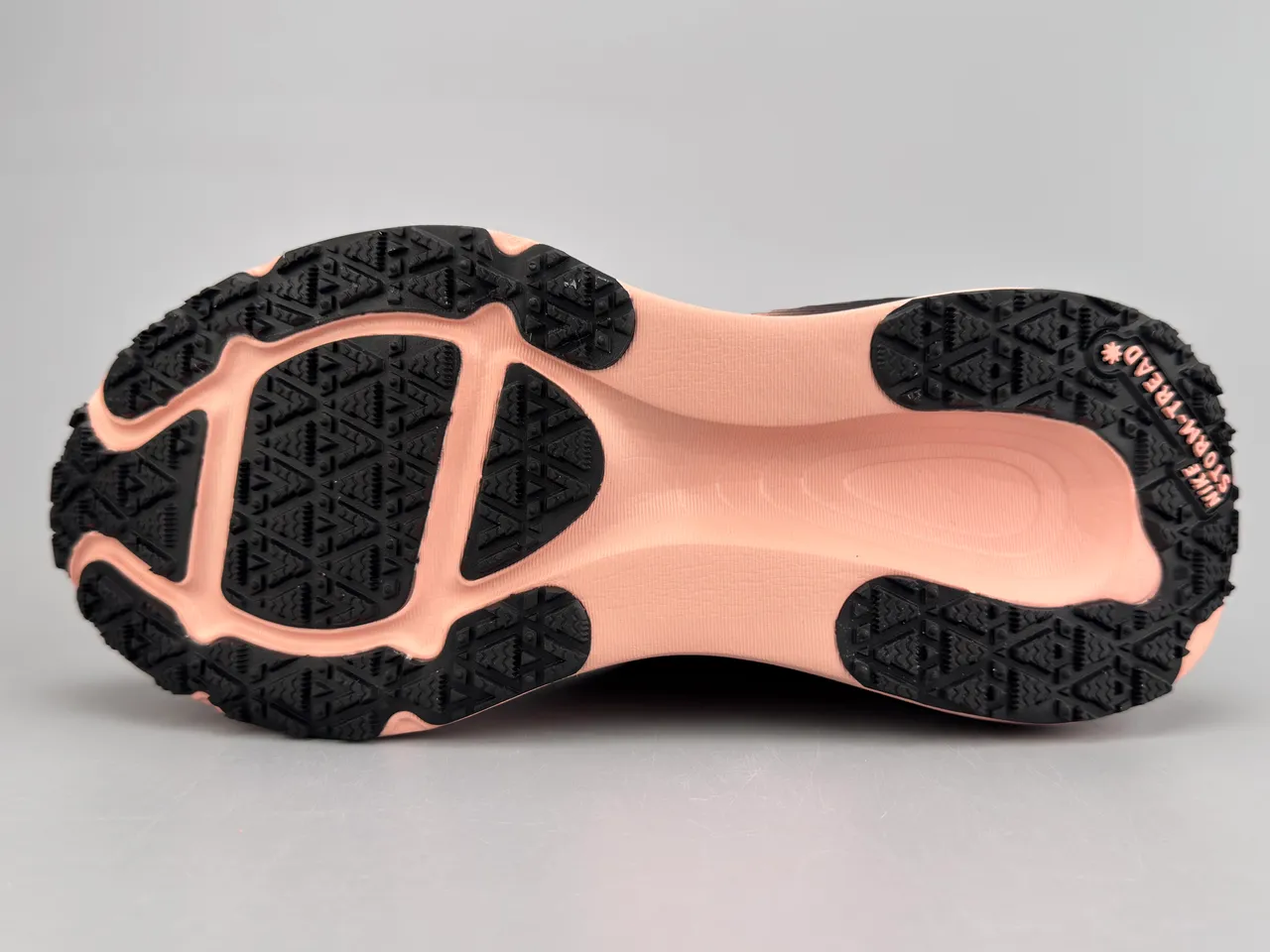 Nike Invincible Run Black Pink Engineered Mesh Upper Sculpted ZoomX Midsole Running Shoes 6