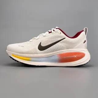 Nike Invincible Run Zapatos de correr Blancos Rojos Parte superior de Knit Ingenieril Visible ZoomX Suela Media Ventana