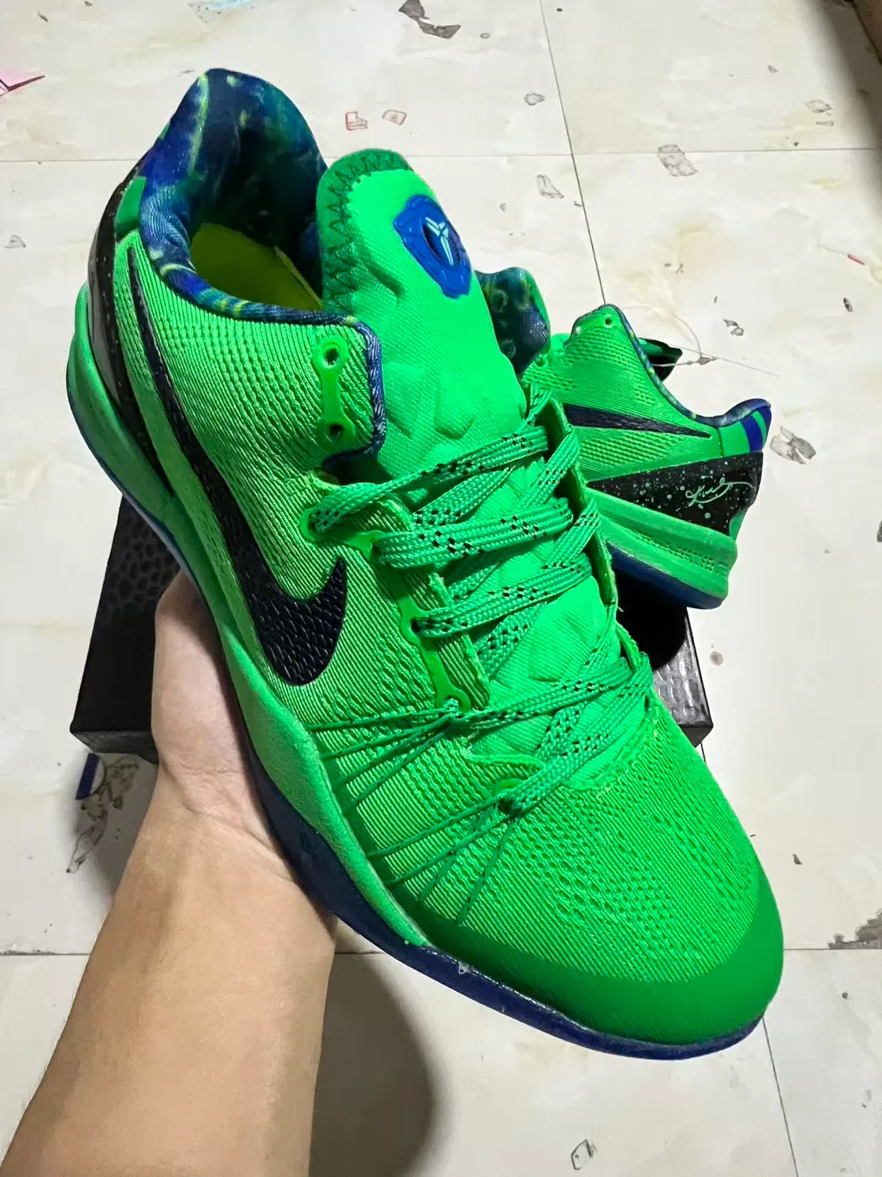 Nike Kobe Green Blue Knit Upper Textured Swoosh Basketball Shoes 10