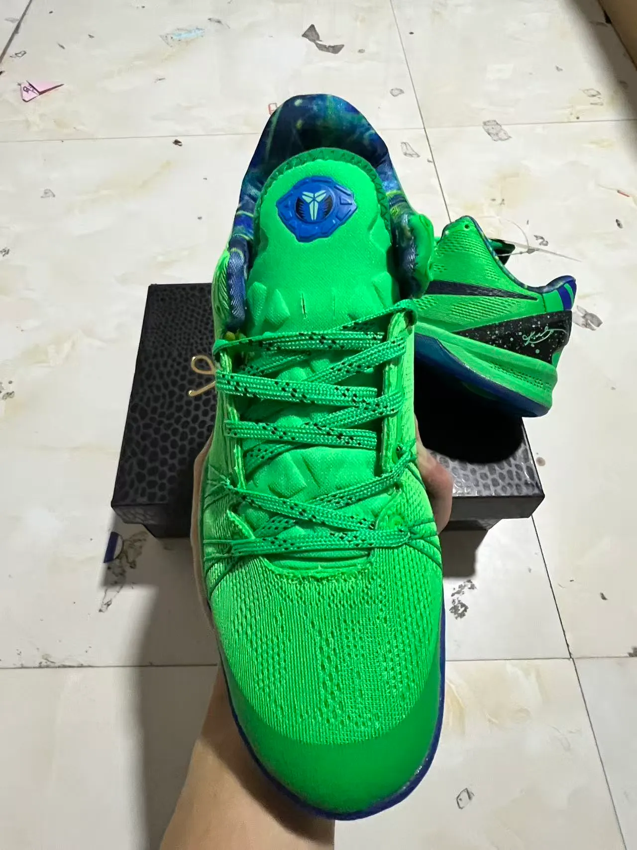 Nike Kobe Green Blue Knit Upper Textured Swoosh Basketball Shoes 2