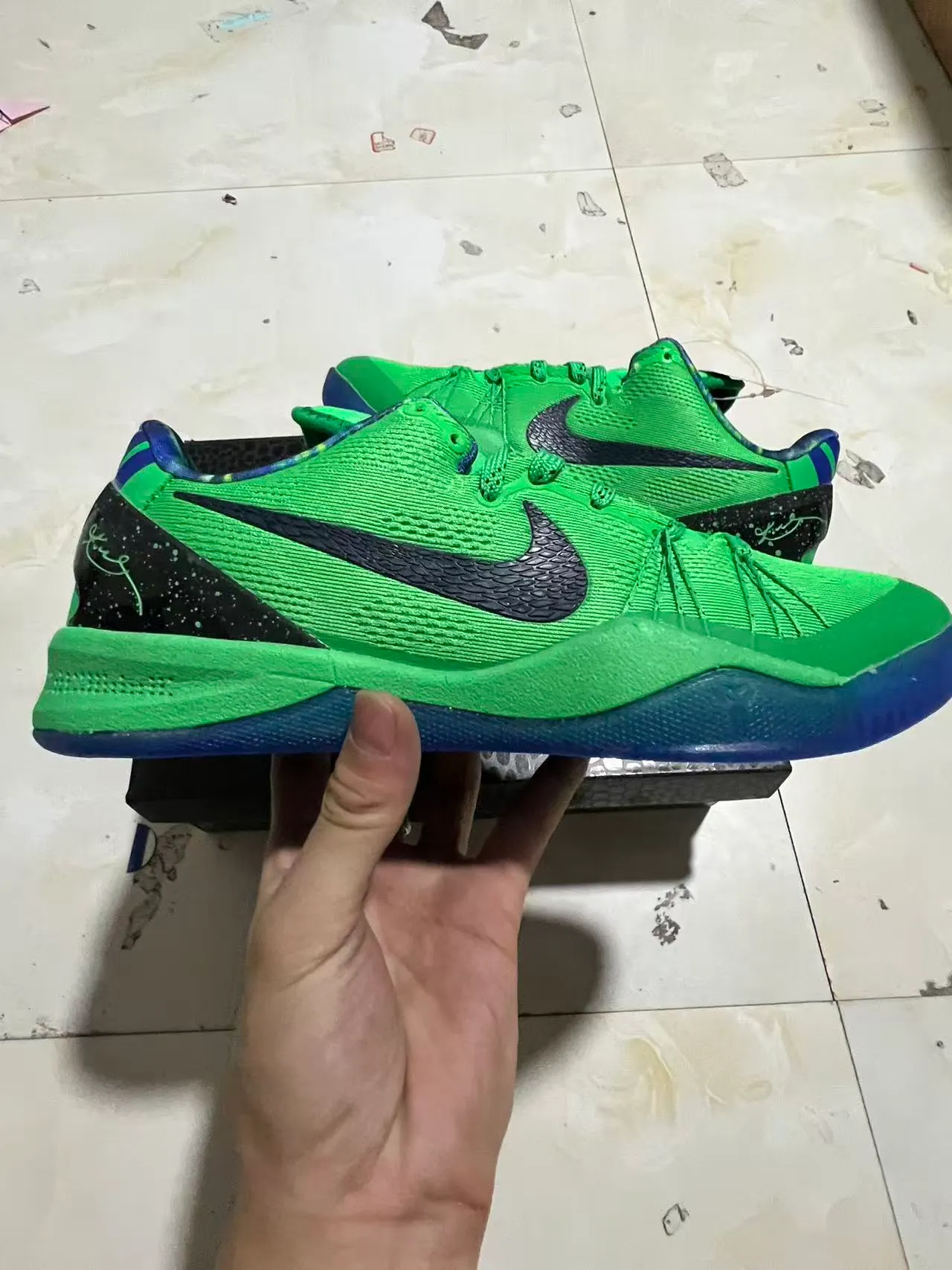 Nike Kobe Green Blue Knit Upper Textured Swoosh Basketball Shoes 6