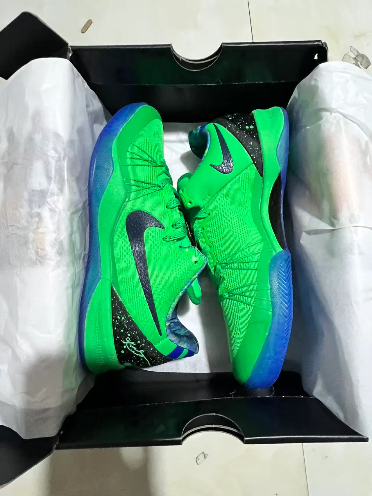 Nike Kobe Green Blue Knit Upper Textured Swoosh Basketball Shoes 8