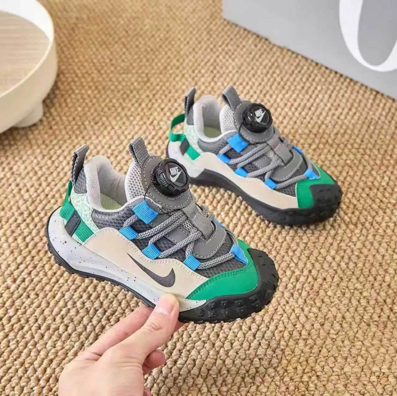 Nike Laceless BOA Dial Kids Lifestyle Sneakers 3