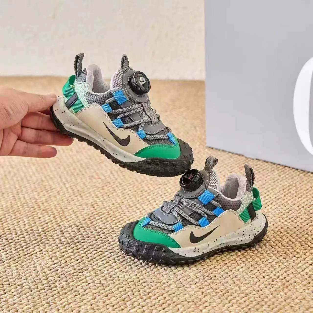 Nike Laceless BOA Dial Kids Lifestyle Sneakers 4