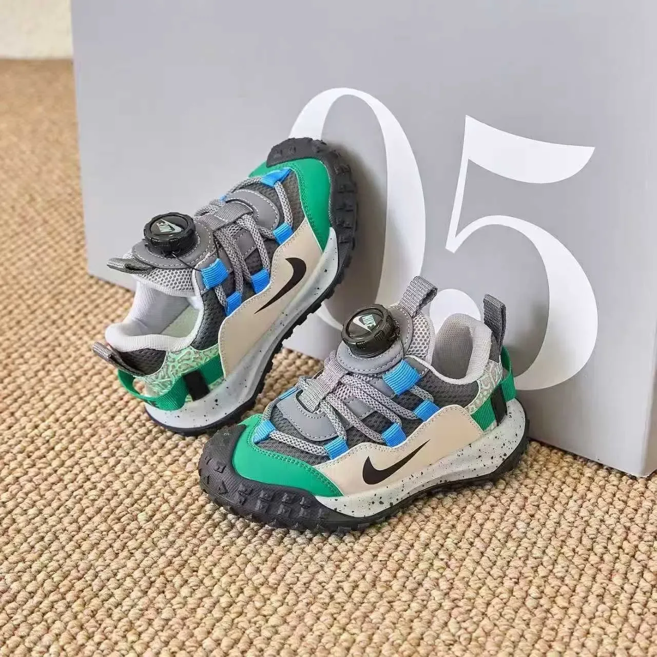 Nike Laceless BOA Dial Kids Lifestyle Sneakers 5