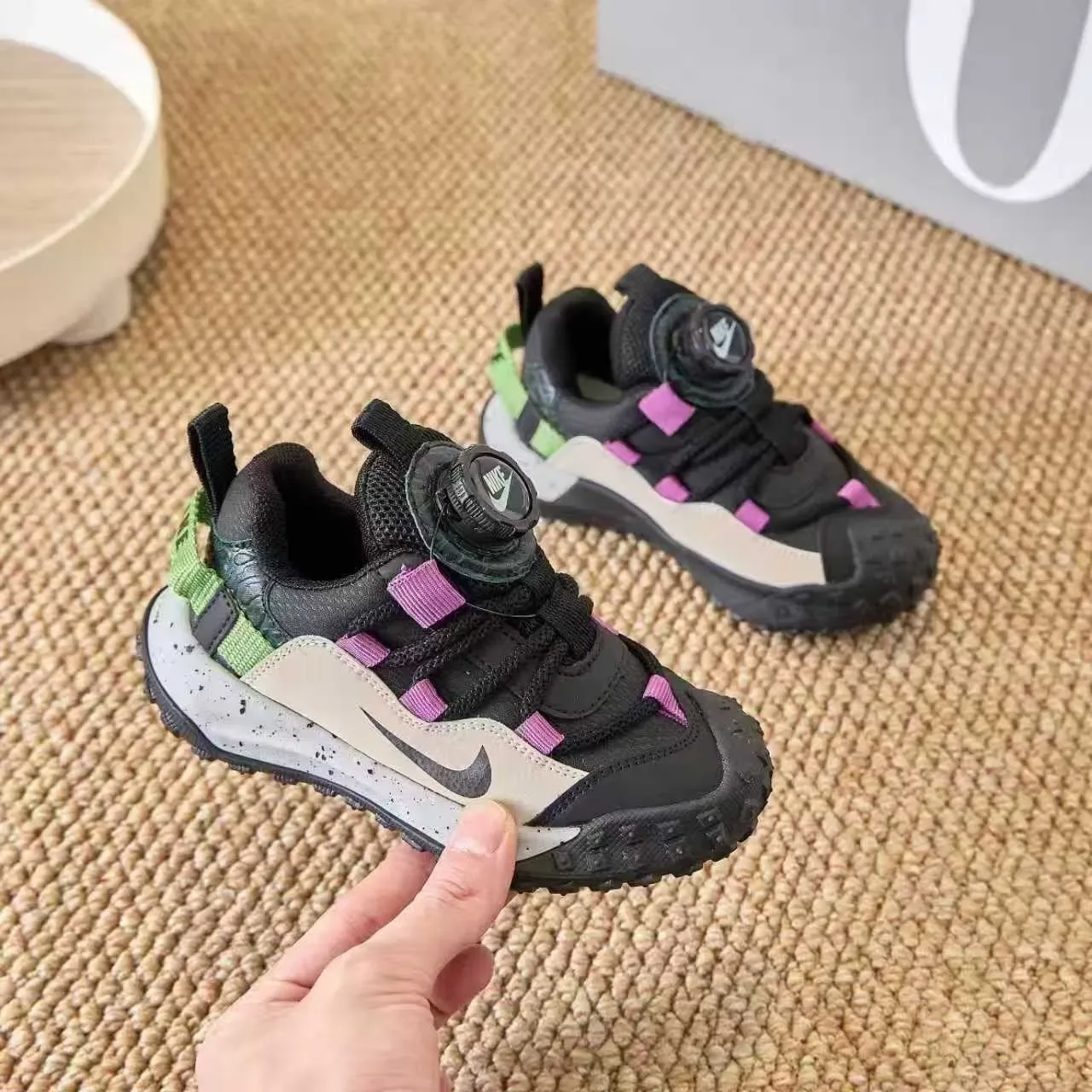 Nike Laceless BOA Dial Kids Lifestyle Sneakers 12