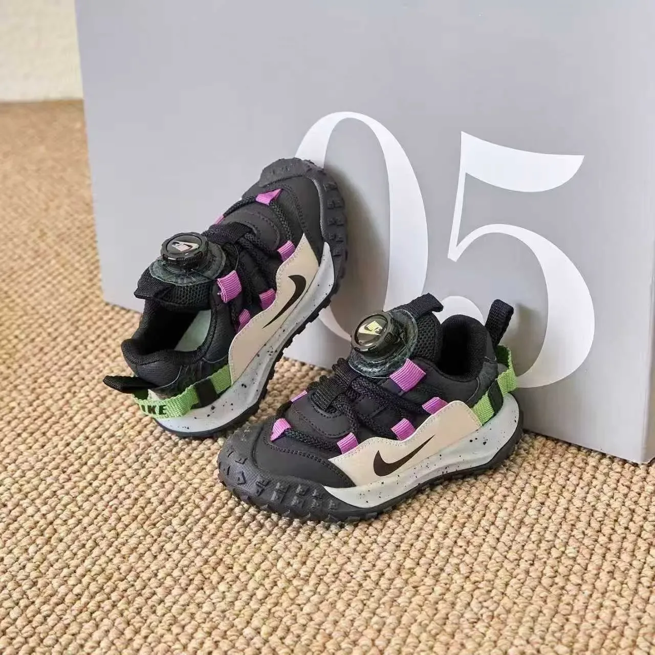 Nike Laceless BOA Dial Kids Lifestyle Sneakers 13
