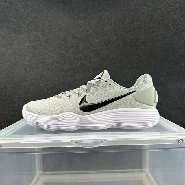 Nike LunarEpic Low Flyknit Gray Black Lifestyle Sneakers 2