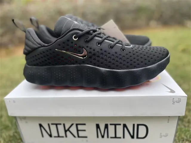 Nike MIND Black and Orange Lifestyle Sneakers 11