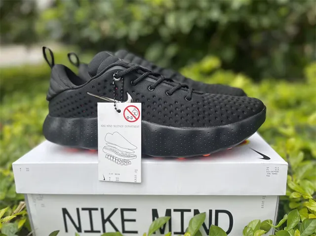Nike MIND Black and Orange Lifestyle Sneakers 21
