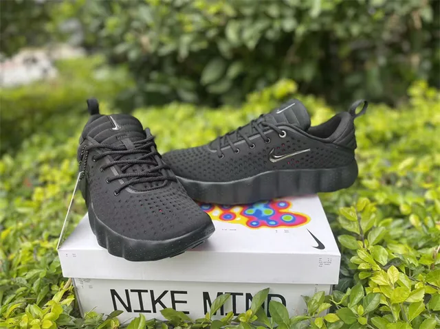 Nike MIND Black and Orange Lifestyle Sneakers 22