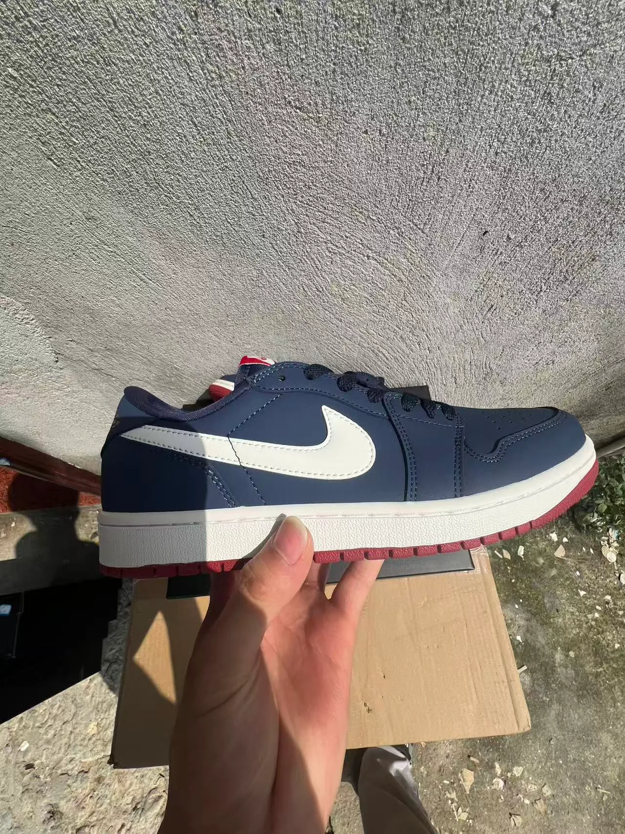 Nike Navy Red Low-Top Leather Upper Lifestyle Sneakers 7