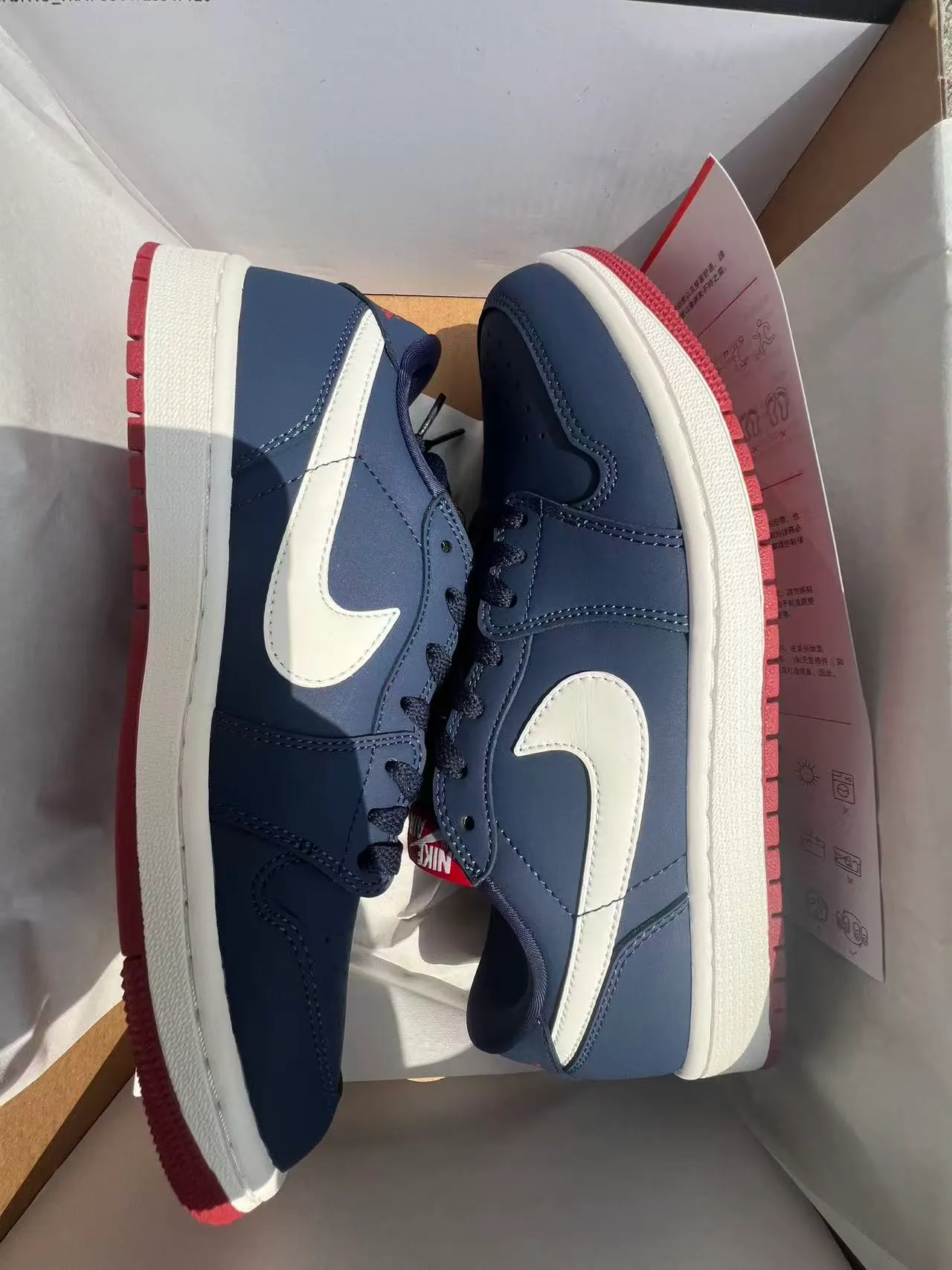 Nike Navy Red Low-Top Leather Upper Lifestyle Sneakers 9