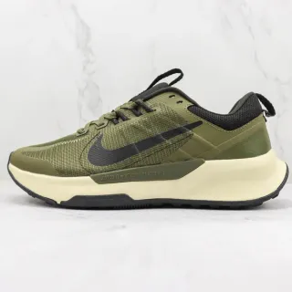 Nike Vert olive et Crème Chaussures de course
